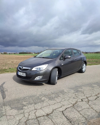 Opel Astra cena 24900 przebieg: 205000, rok produkcji 2011 z Zduńska Wola małe 79